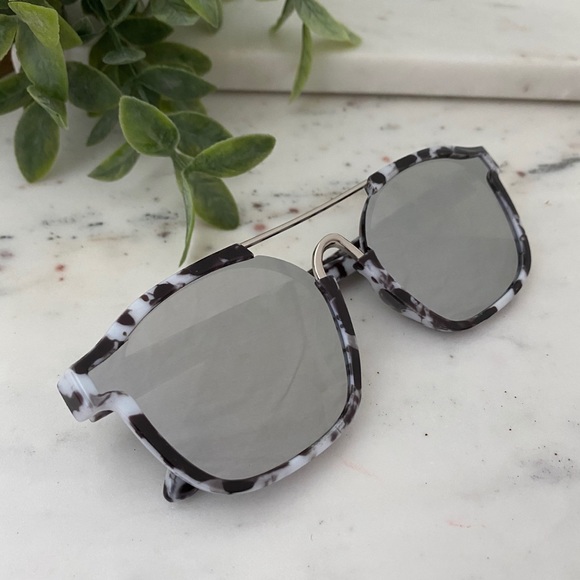 "Hadley" Sunglasses || Silver Mirror Speckled - Picture 2 of 8